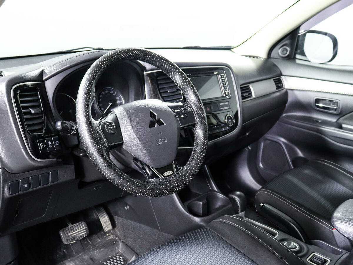 Mitsubishi Outlander с пробегом — 2016 год. Фото: #12