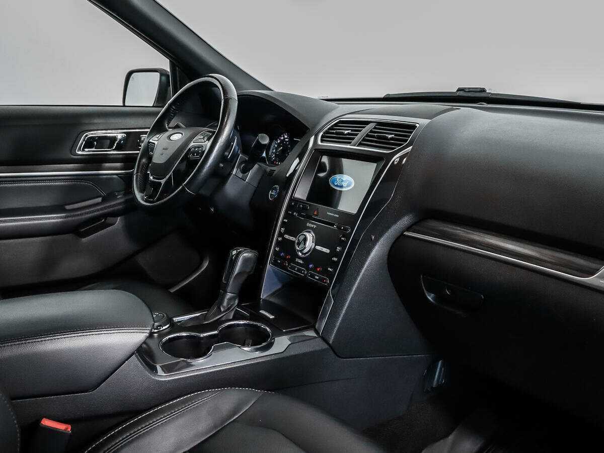 Ford Explorer с пробегом — 2017 год. Фото: #11