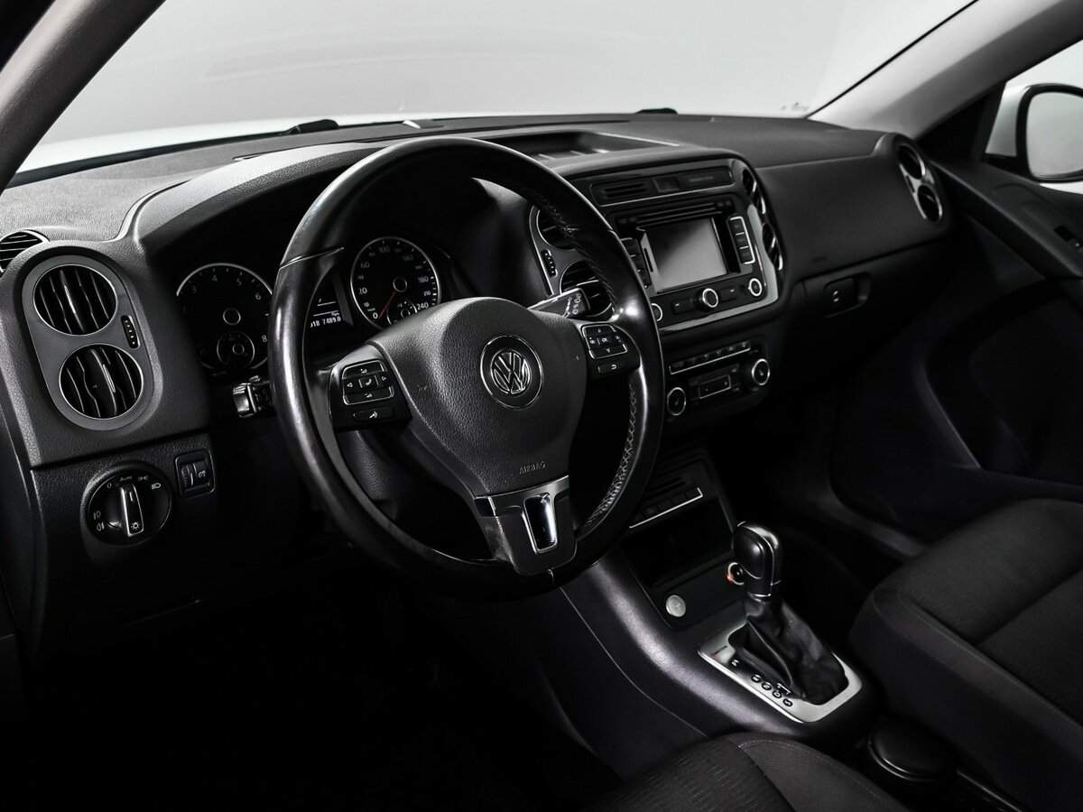 Volkswagen Tiguan с пробегом — 2015 год. Фото: #11