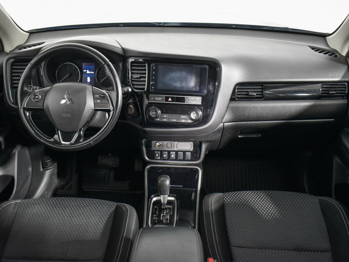 Mitsubishi Outlander с пробегом — 2019 год. Фото: #12