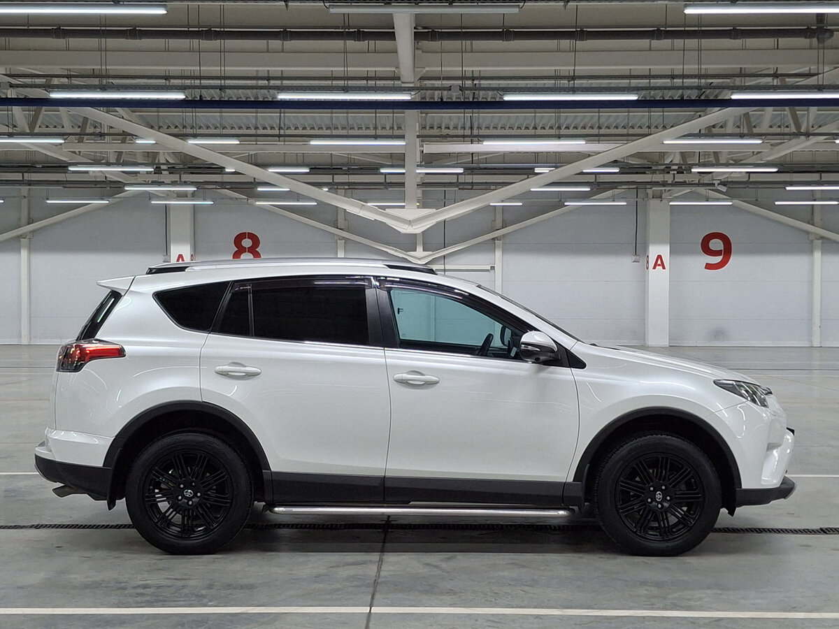 Toyota RAV4 с пробегом — 2017 год. Фото: #3