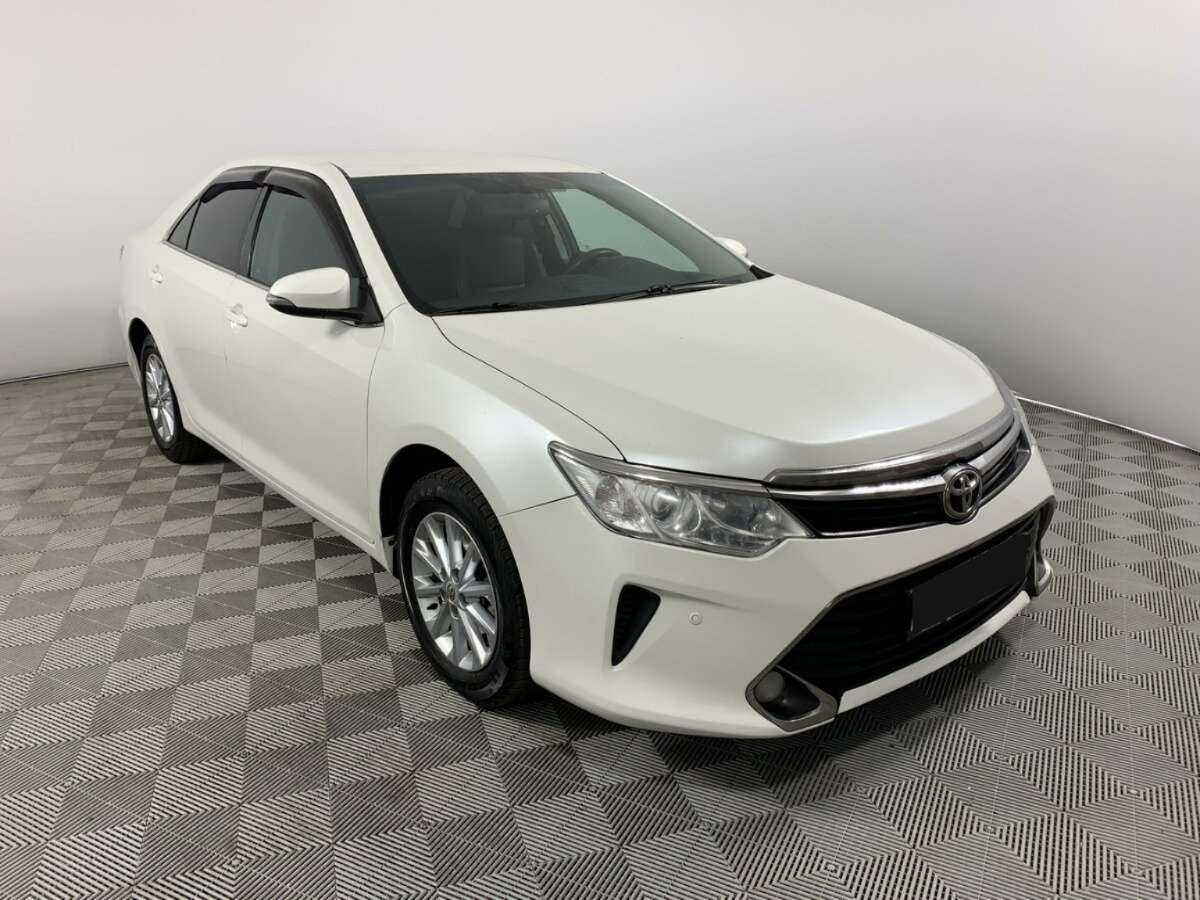 Toyota Camry с пробегом — 2016 год. Фото: #2