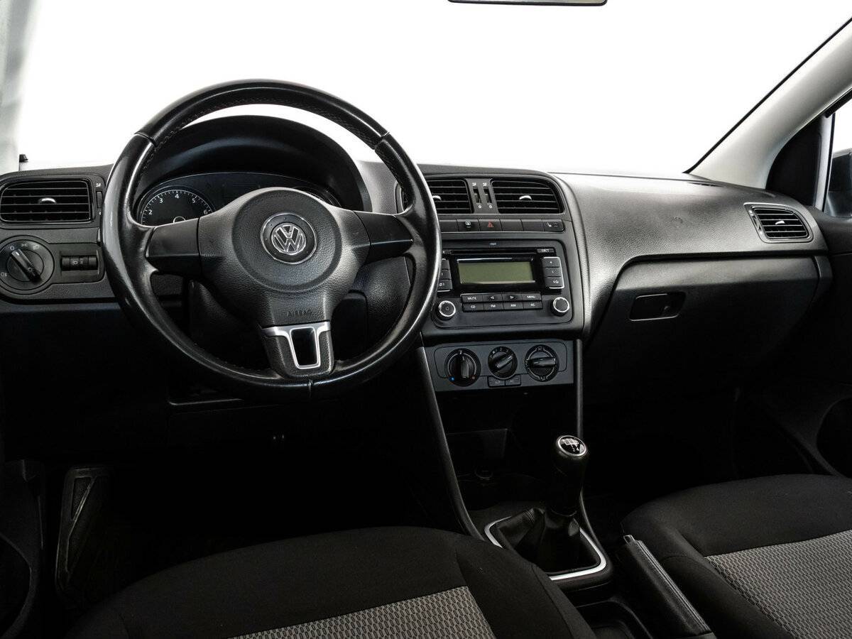 Volkswagen Polo с пробегом — 2012 год. Фото: #10