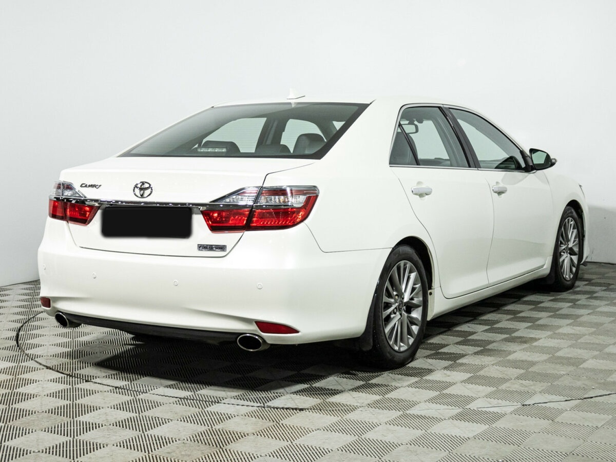 Toyota Camry с пробегом — 2017 год. Фото: #4