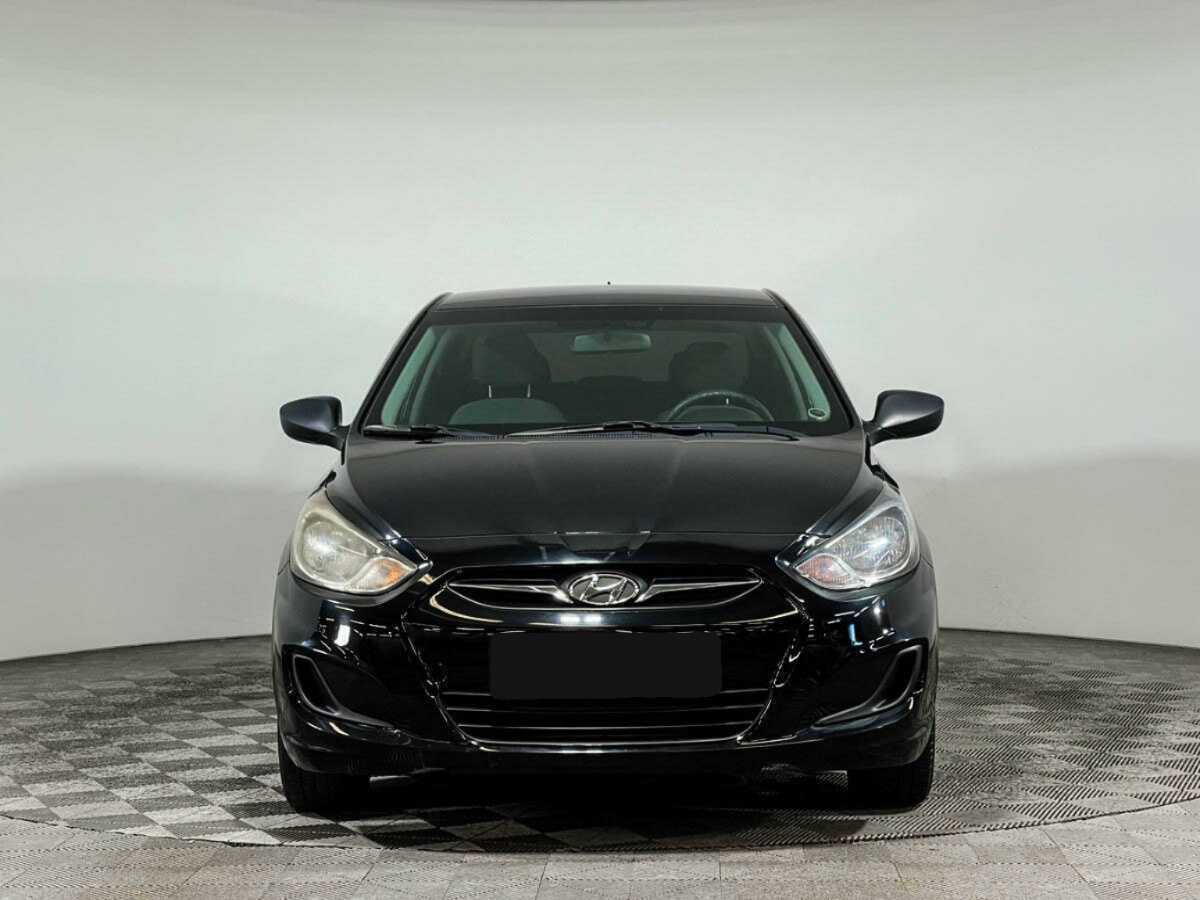 Hyundai Solaris с пробегом — 2012 год. Фото: #1