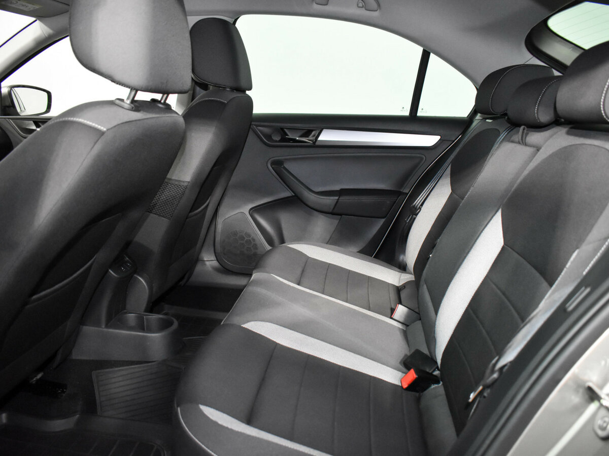 Skoda Rapid с пробегом — 2019 год. Фото: #10