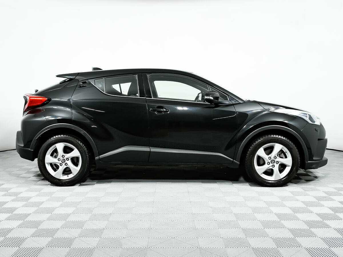 Toyota C-HR с пробегом — 2018 год. Фото: #3