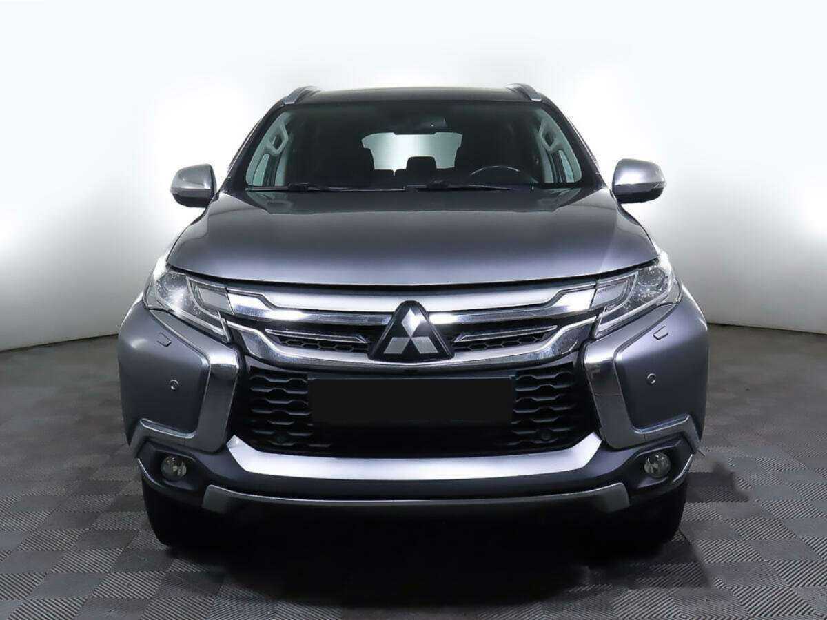 Mitsubishi Pajero Sport с пробегом — 2017 год. Фото: #0