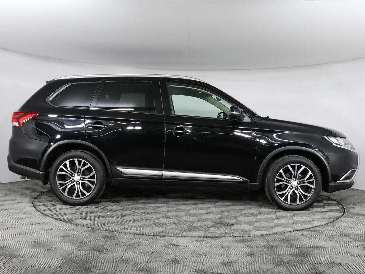 Mitsubishi Outlander с пробегом — 2018 год. Фото: #3