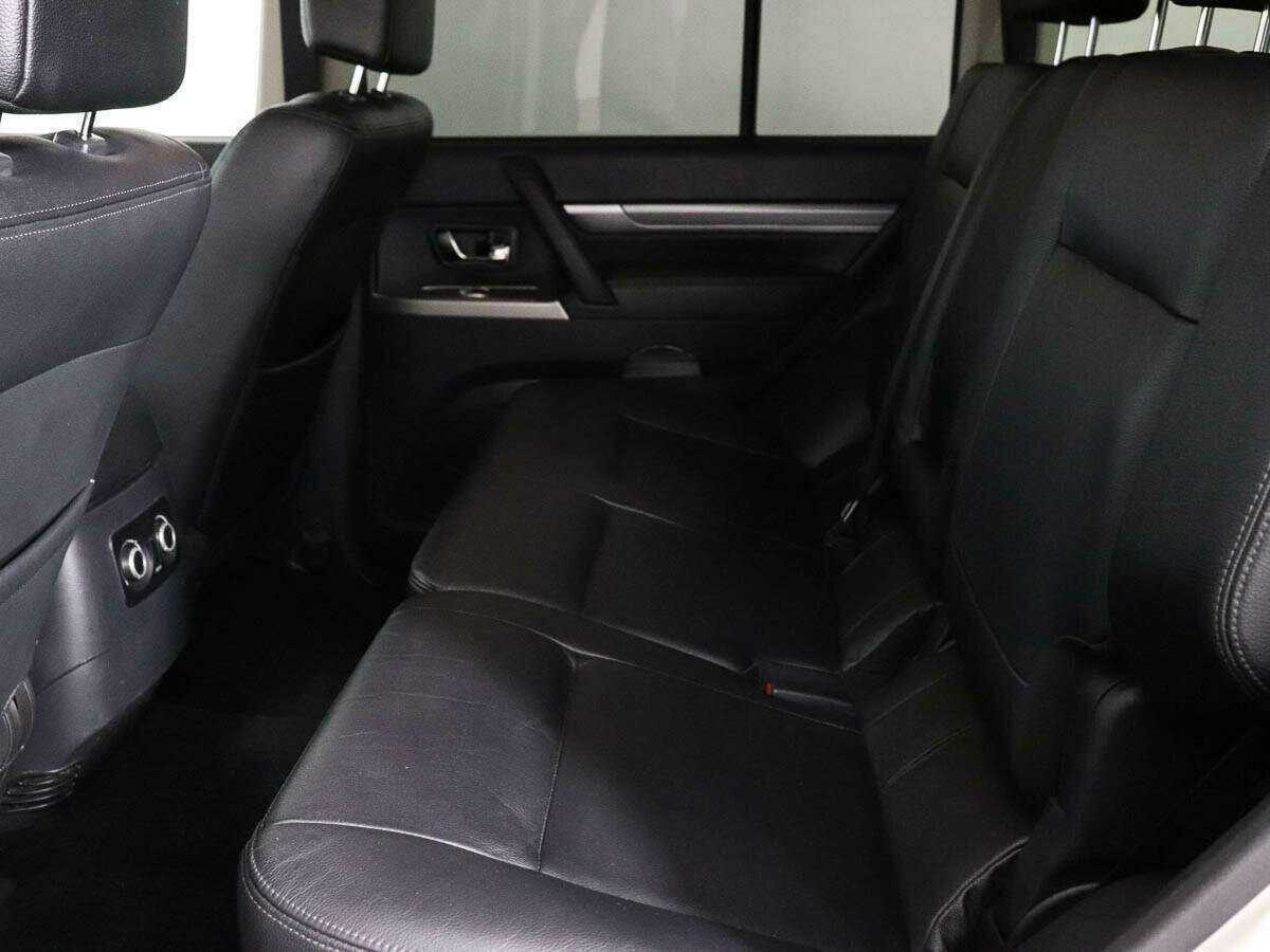 Mitsubishi Pajero с пробегом — 2015 год. Фото: #5