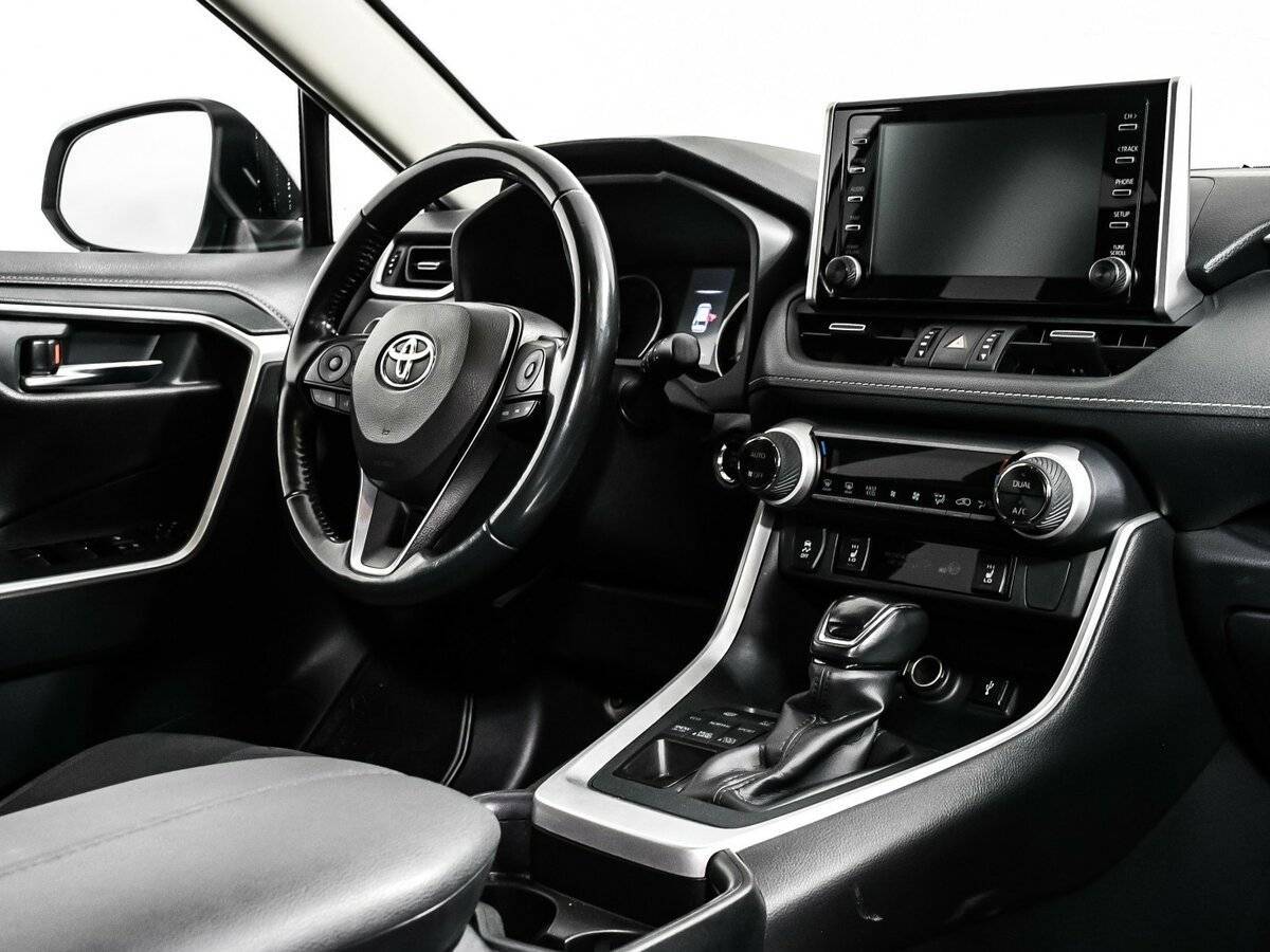 Toyota RAV4 с пробегом — 2021 год. Фото: #8