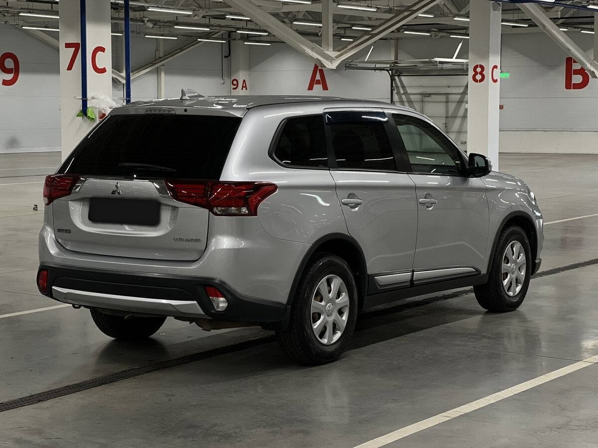Mitsubishi Outlander с пробегом — 2017 год. Фото: #4