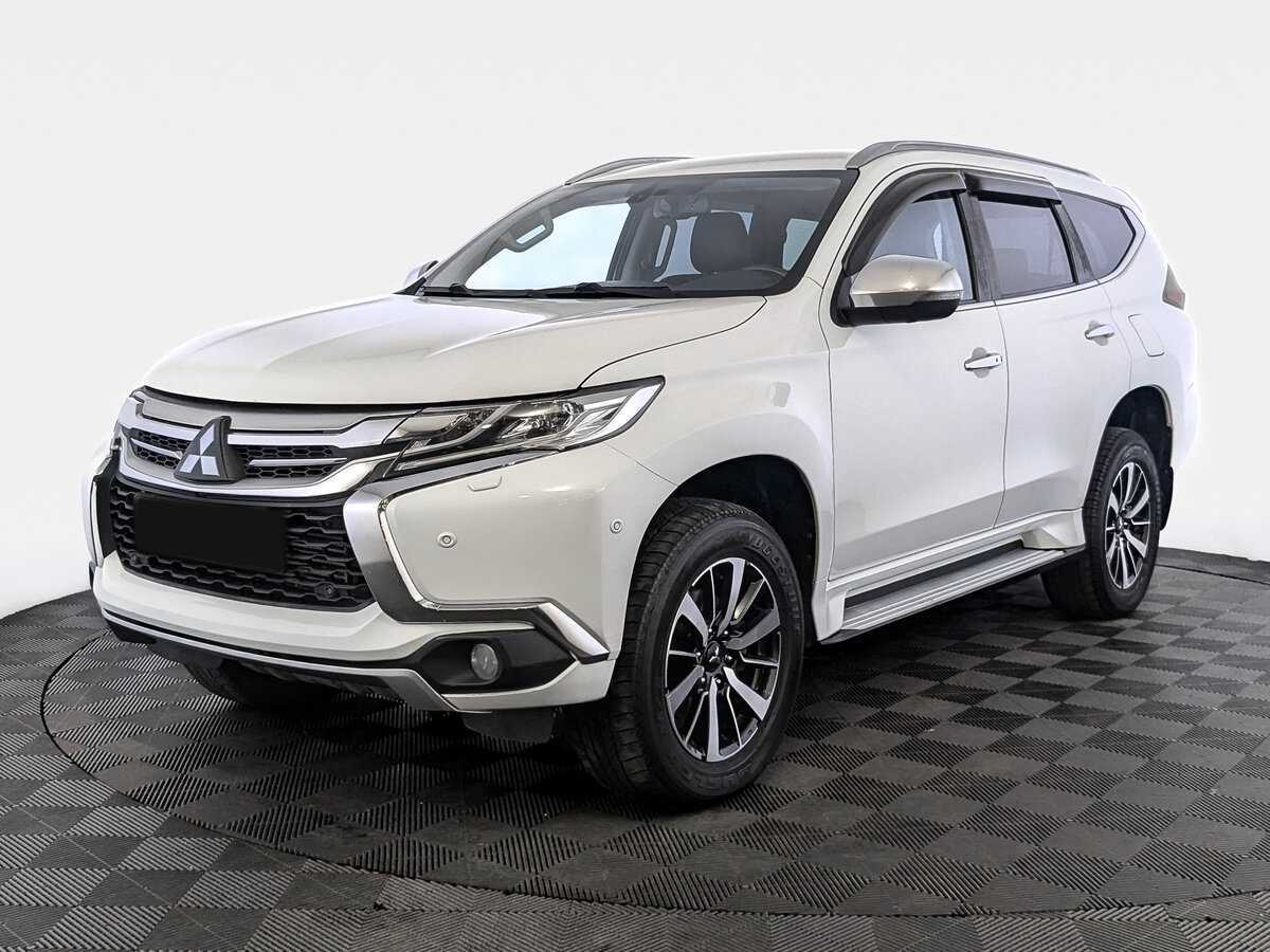 Mitsubishi Pajero Sport с пробегом — 2017 год. Фото: #0