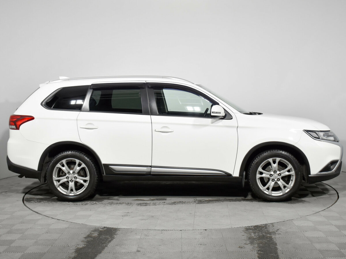 Mitsubishi Outlander с пробегом — 2020 год. Фото: #3