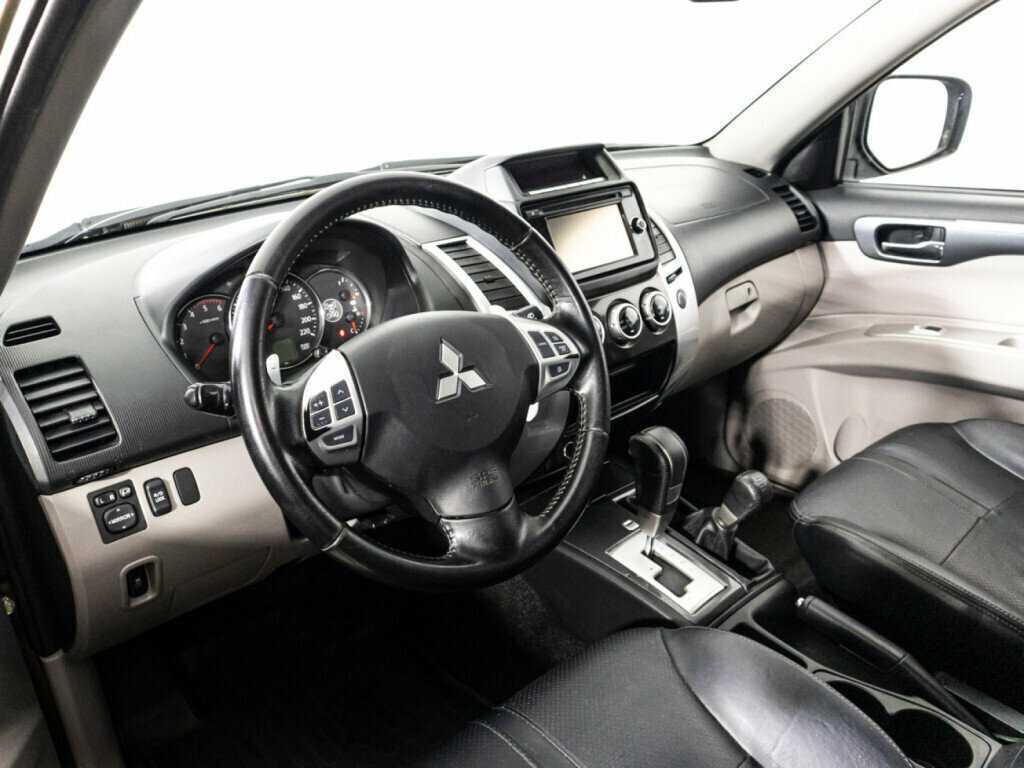 Mitsubishi Pajero Sport с пробегом — 2014 год. Фото: #10