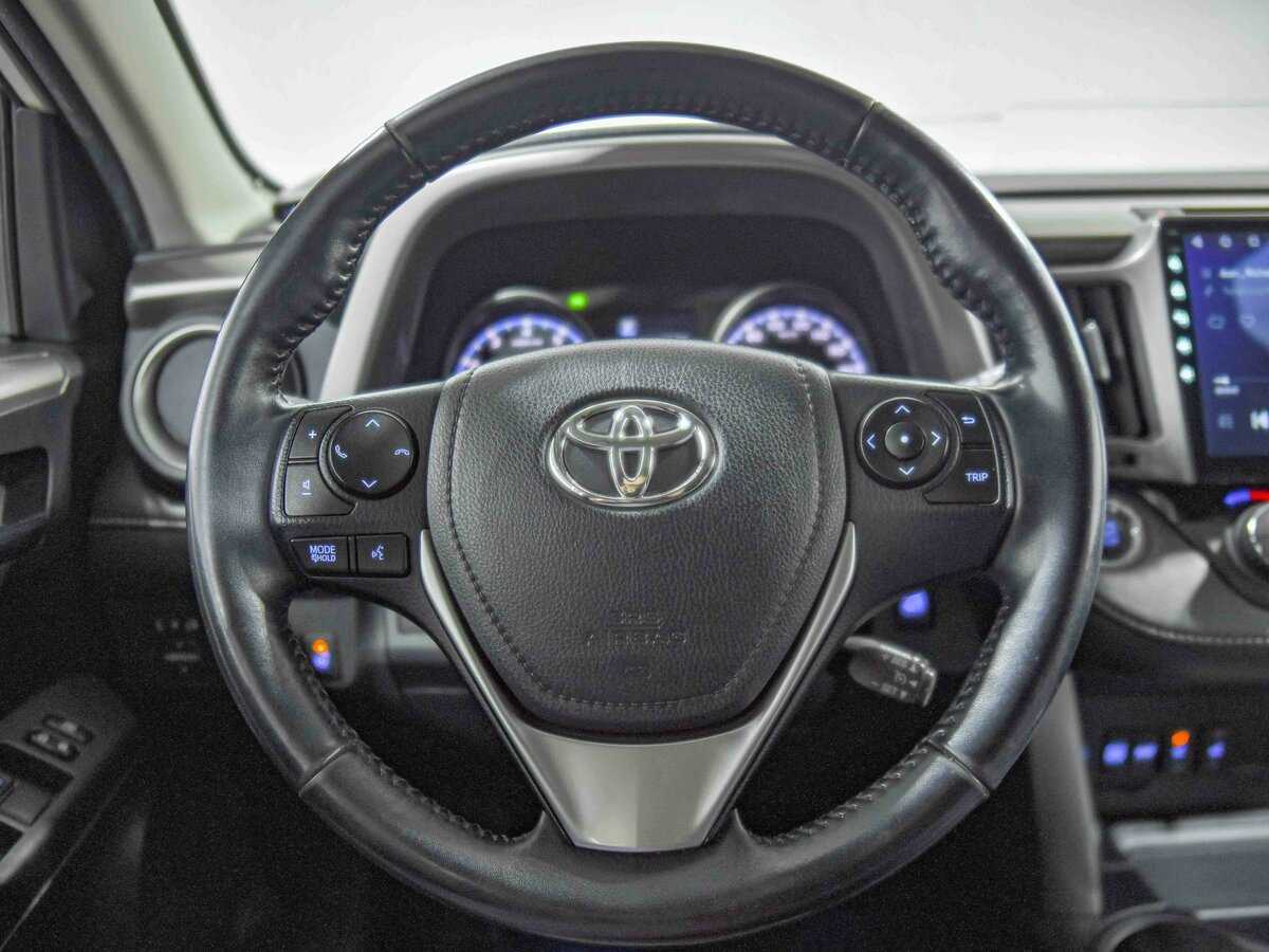 Toyota RAV4 с пробегом — 2018 год. Фото: #7