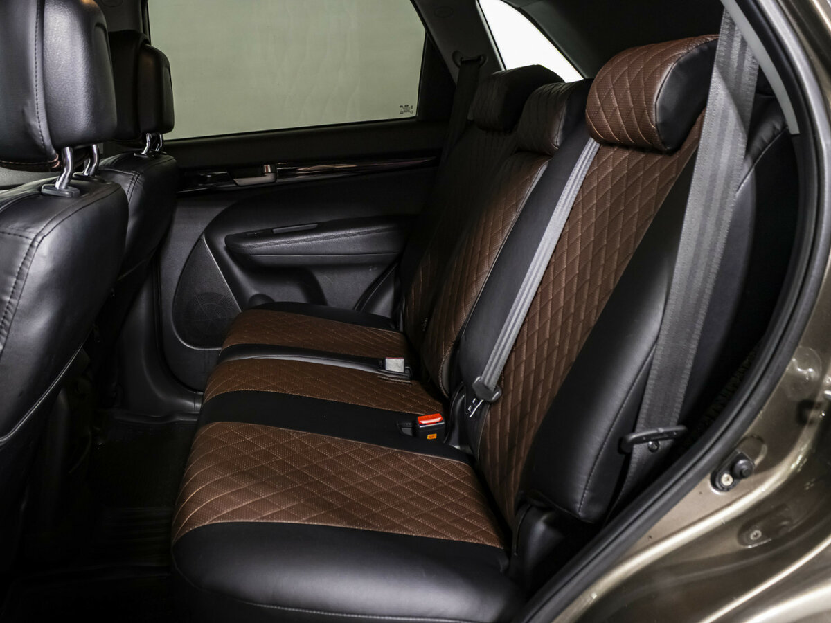 Kia Sorento с пробегом — 2015 год. Фото: #10