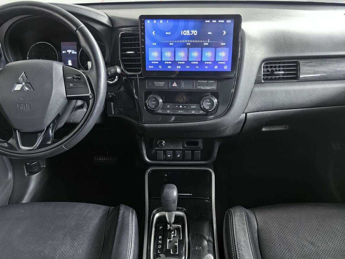 Mitsubishi Outlander с пробегом — 2017 год. Фото: #10