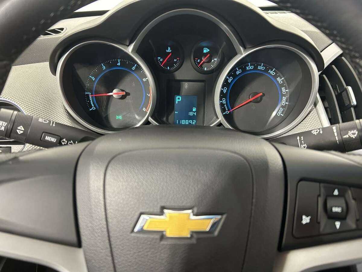 Chevrolet Cruze с пробегом — 2013 год. Фото: #10