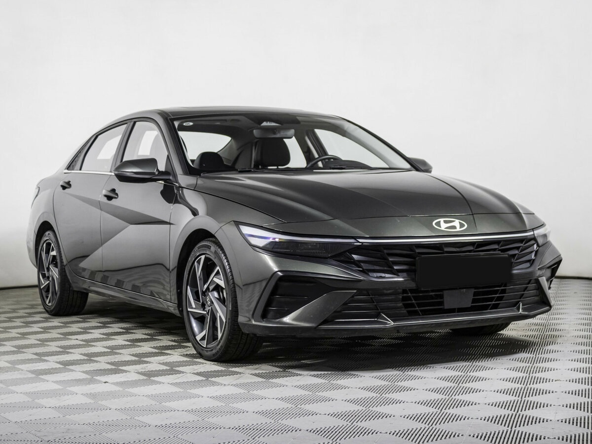 Hyundai Elantra с пробегом — 2023 год. Фото: #2
