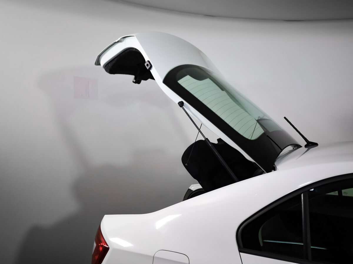 Skoda Rapid с пробегом — 2015 год. Фото: #17