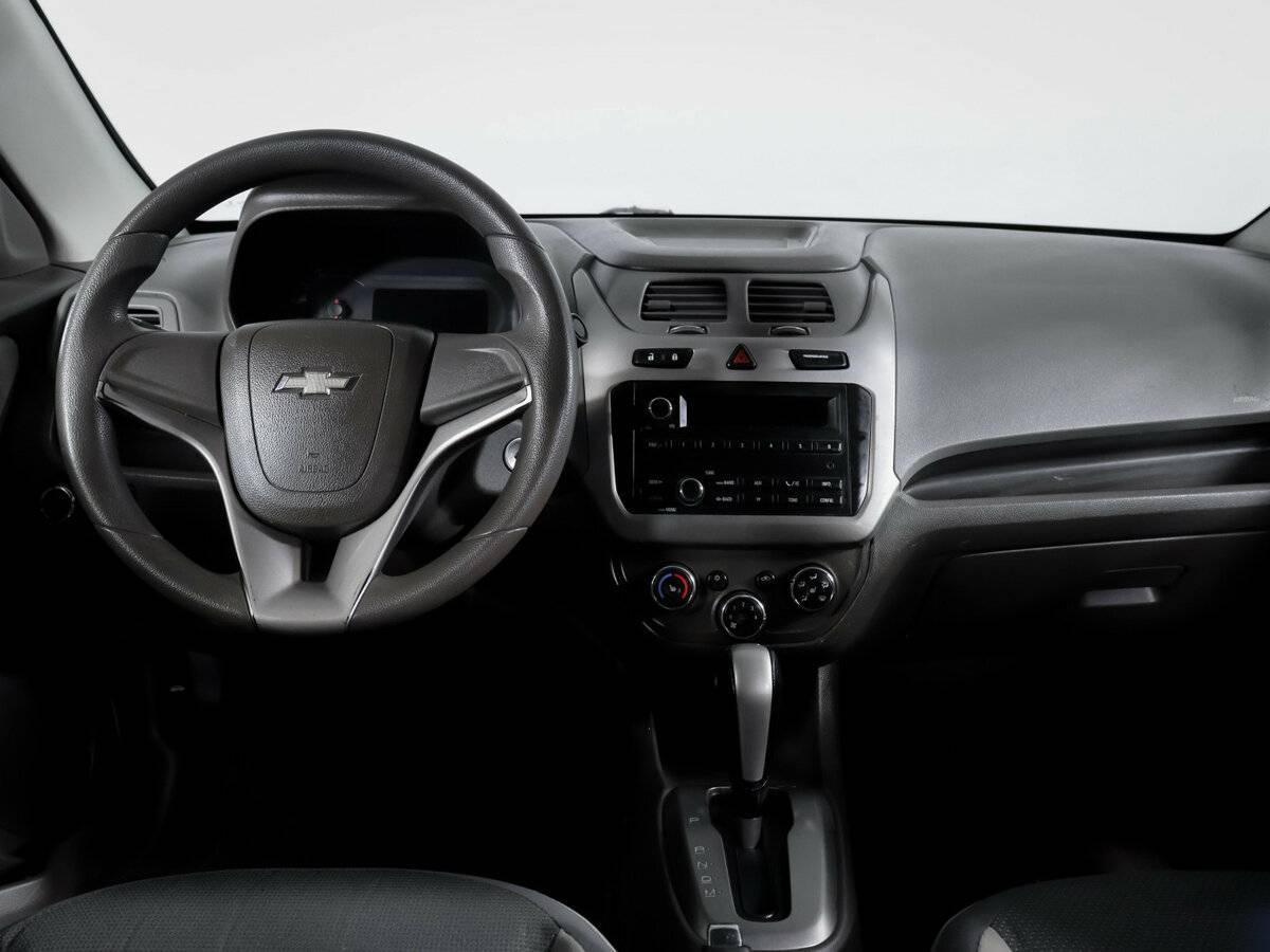 Chevrolet Cobalt с пробегом — 2013 год. Фото: #9