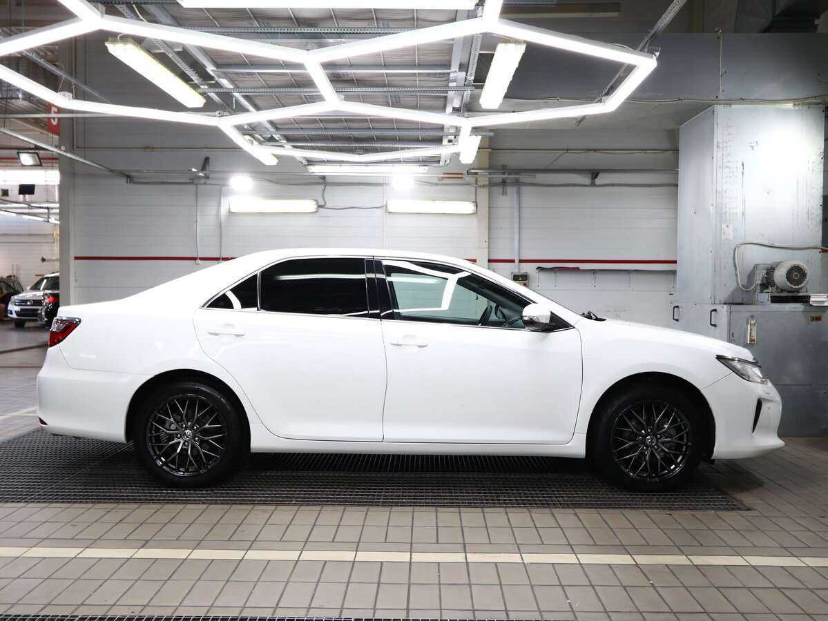 Toyota Camry с пробегом — 2016 год. Фото: #11