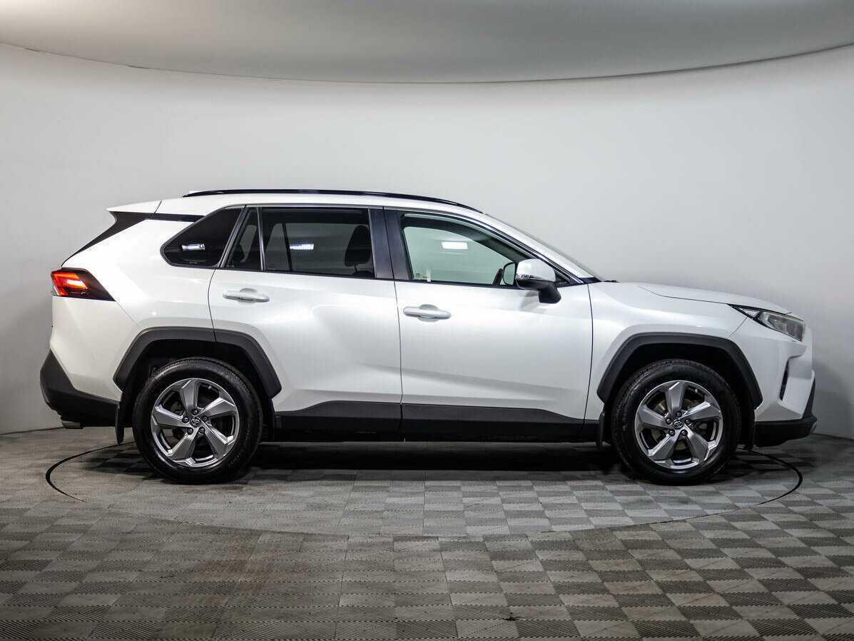 Toyota RAV4 с пробегом — 2020 год. Фото: #2
