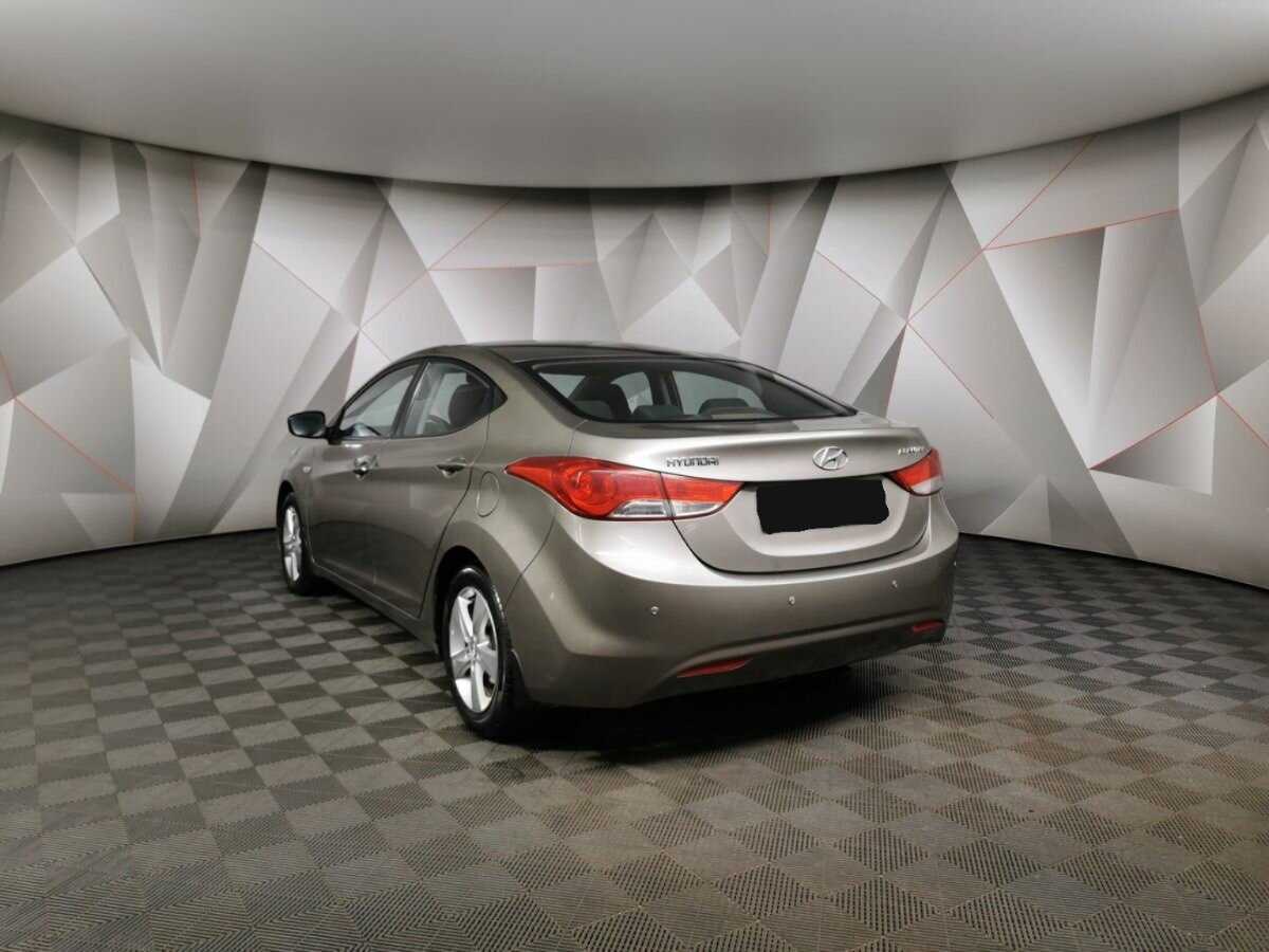 Hyundai Elantra с пробегом — 2012 год. Фото: #3