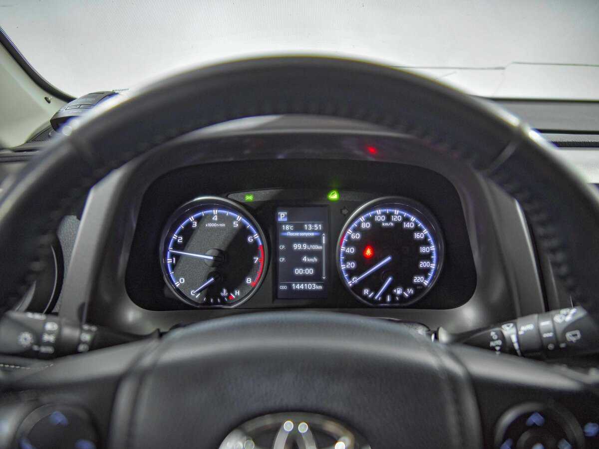 Toyota RAV4 с пробегом — 2018 год. Фото: #6