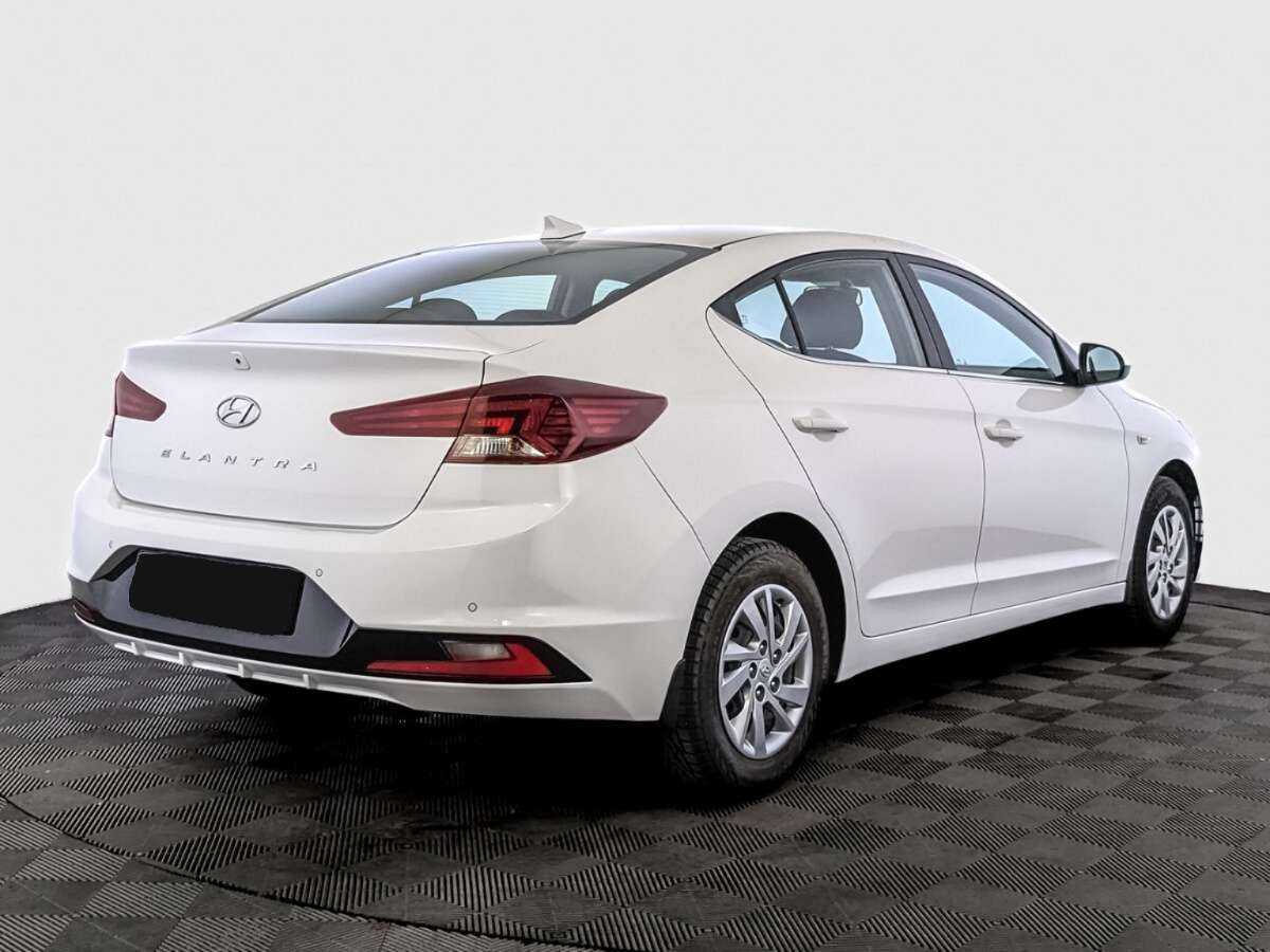 Hyundai Elantra с пробегом — 2020 год. Фото: #4