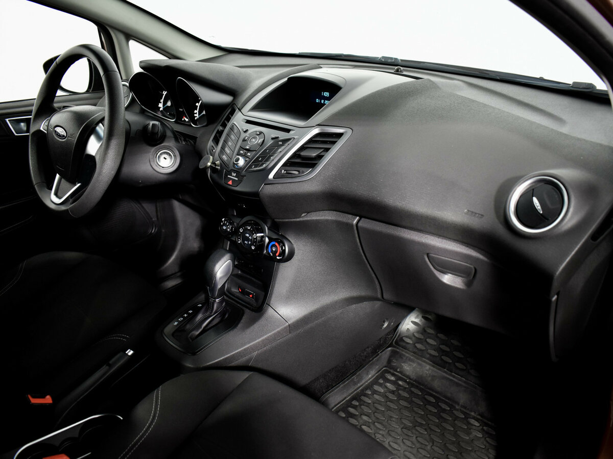Ford Fiesta с пробегом — 2016 год. Фото: #12