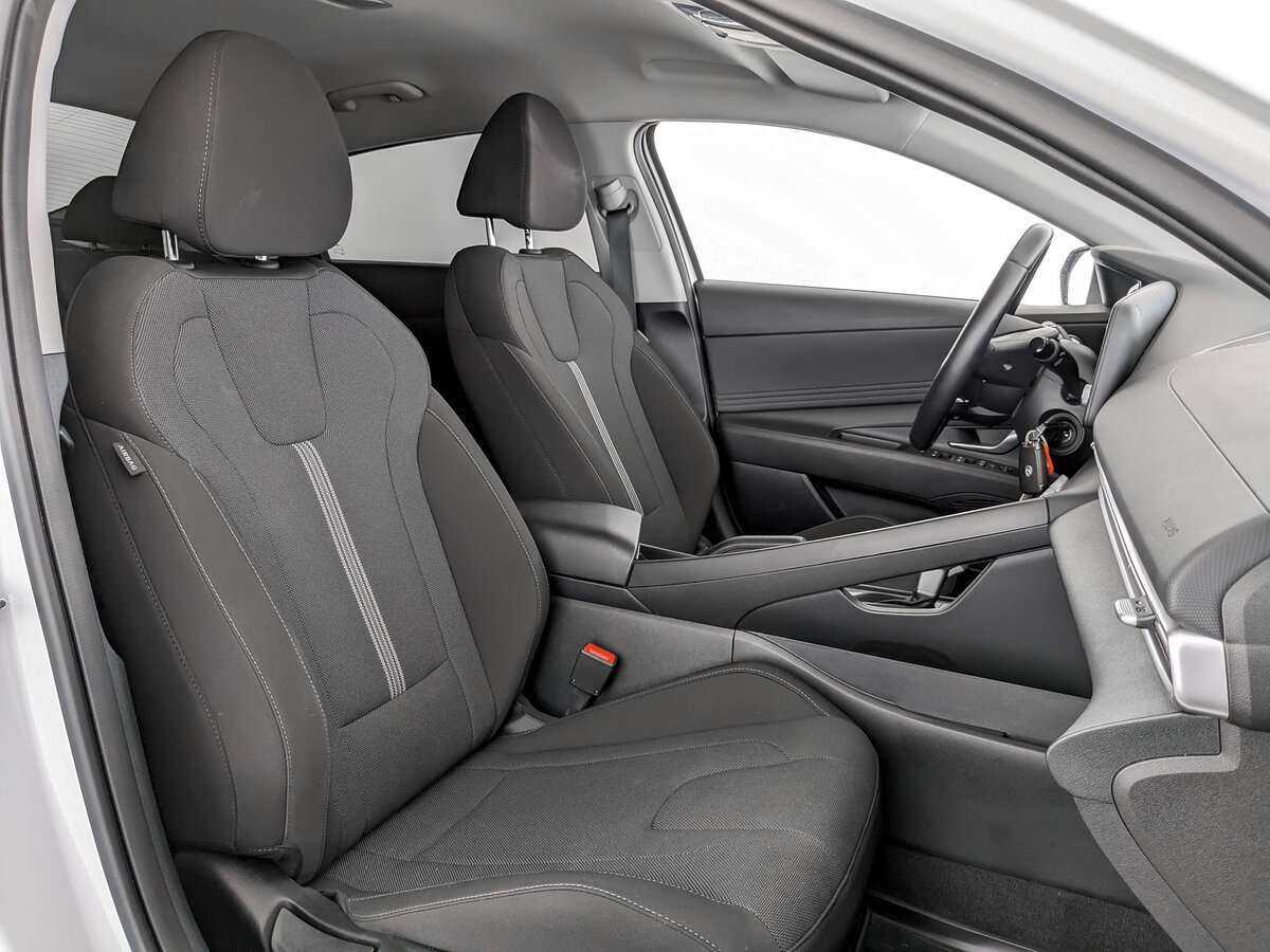 Hyundai Elantra с пробегом — 2022 год. Фото: #21