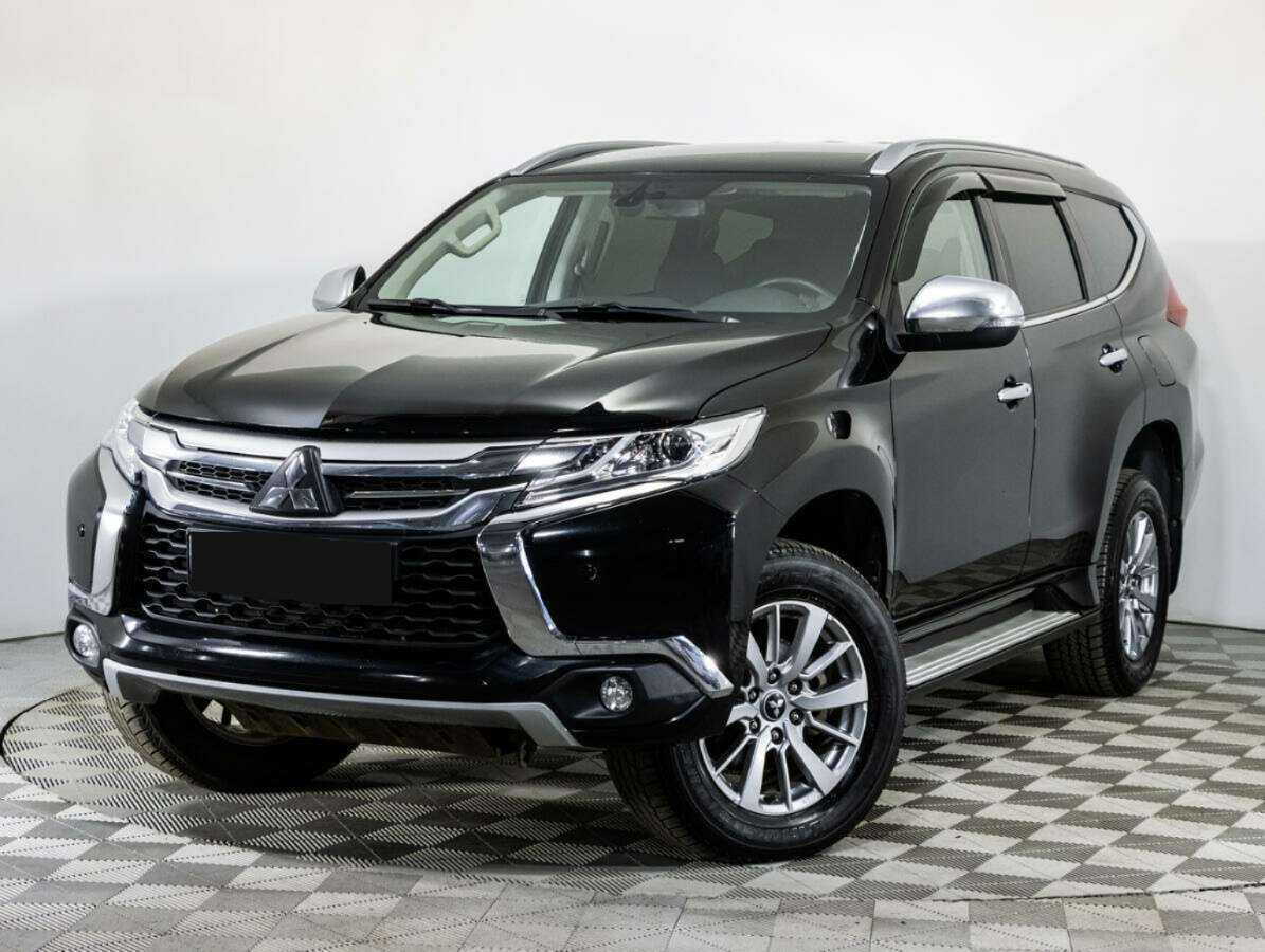 Mitsubishi Pajero Sport с пробегом — 2017 год. Фото: #0