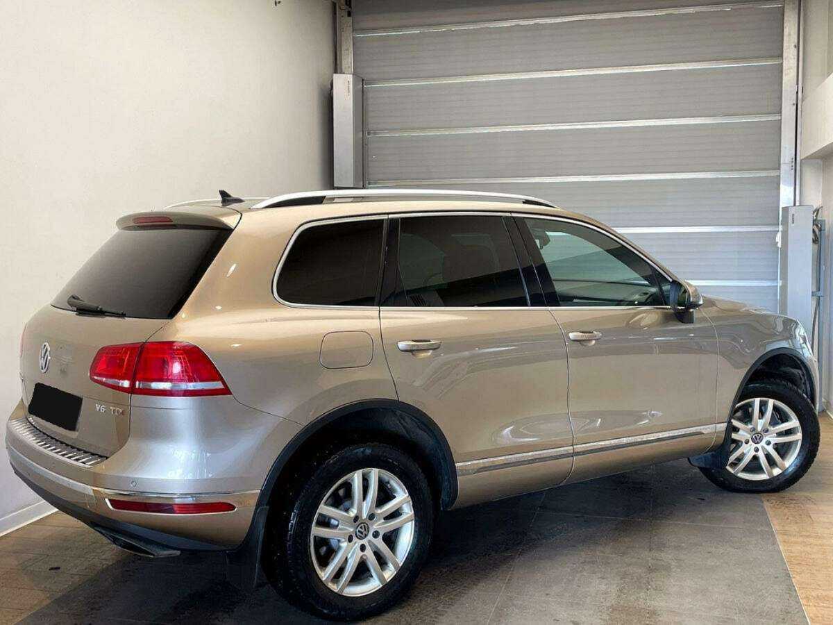 Volkswagen Touareg с пробегом — 2015 год. Фото: #3