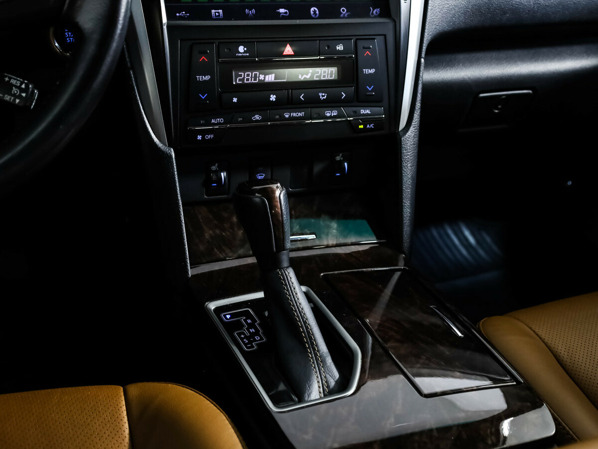 Toyota Camry с пробегом — 2016 год. Фото: #10