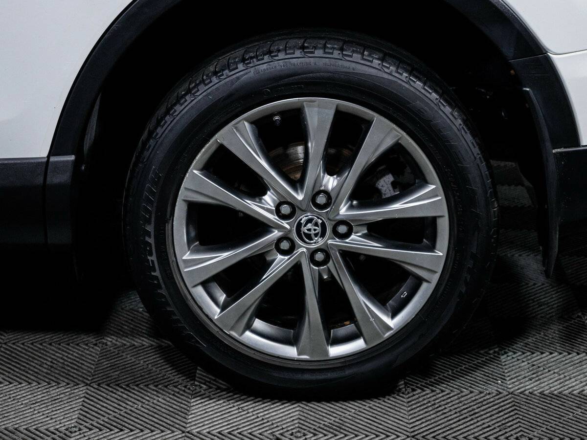 Toyota RAV4 с пробегом — 2018 год. Фото: #12