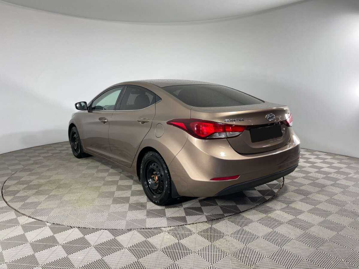 Hyundai Elantra с пробегом — 2014 год. Фото: #4