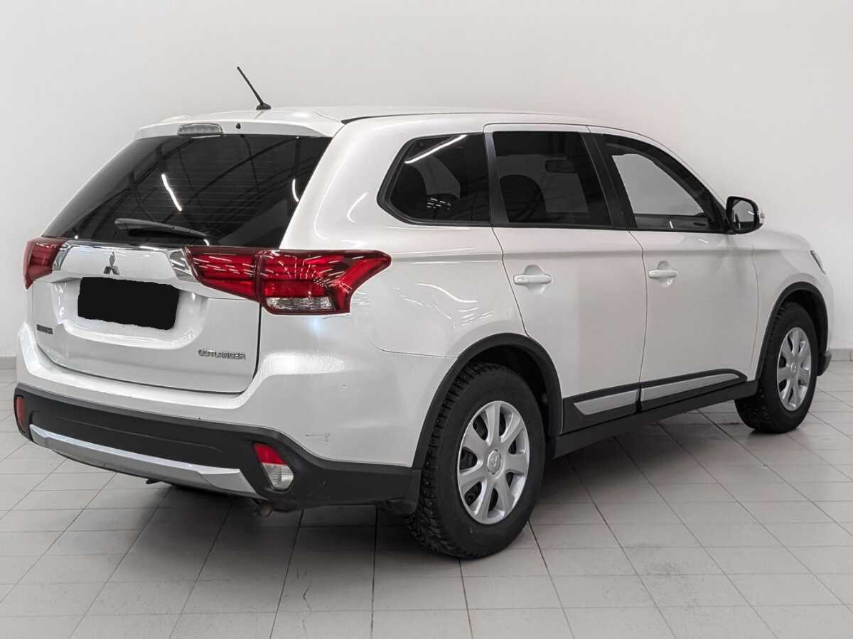 Mitsubishi Outlander с пробегом — 2015 год. Фото: #4