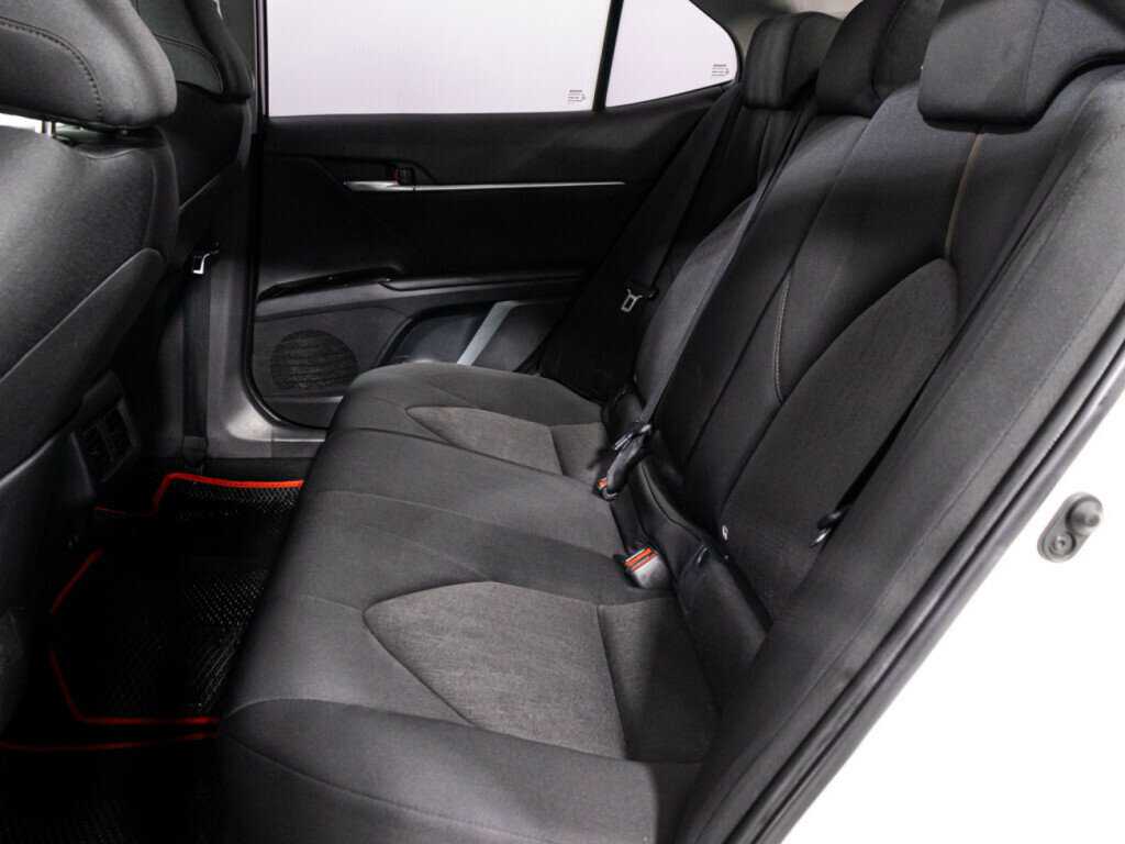 Toyota Camry с пробегом — 2018 год. Фото: #9