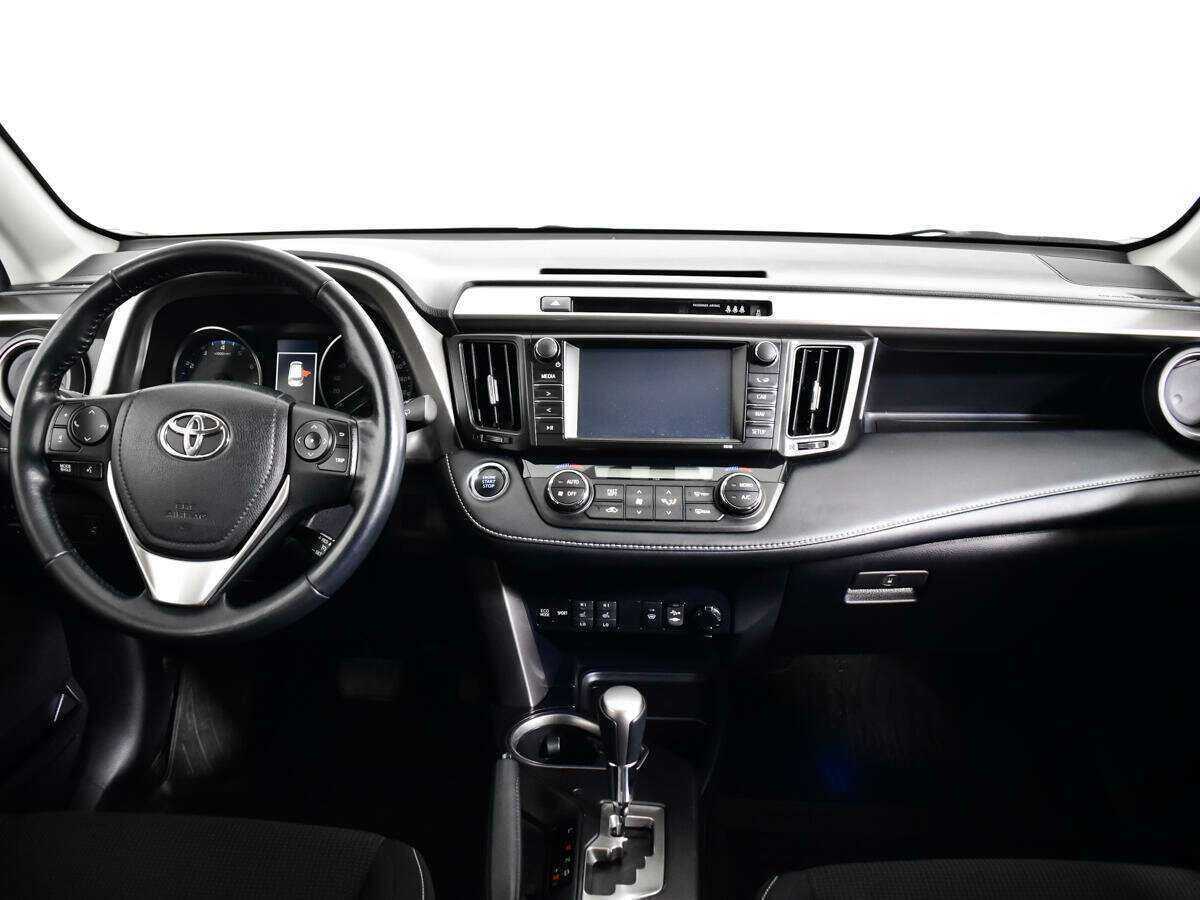 Toyota RAV4 с пробегом — 2018 год. Фото: #13