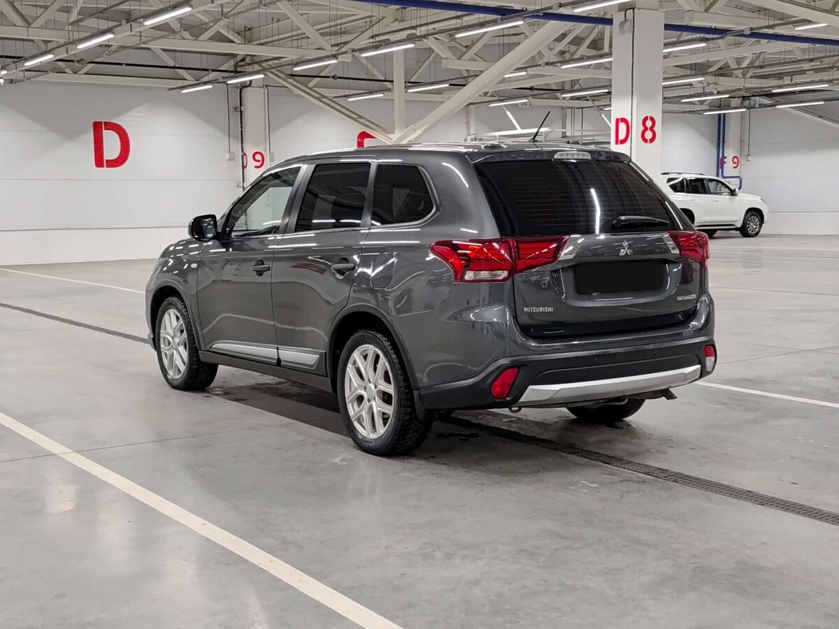 Mitsubishi Outlander с пробегом — 2016 год. Фото: #6
