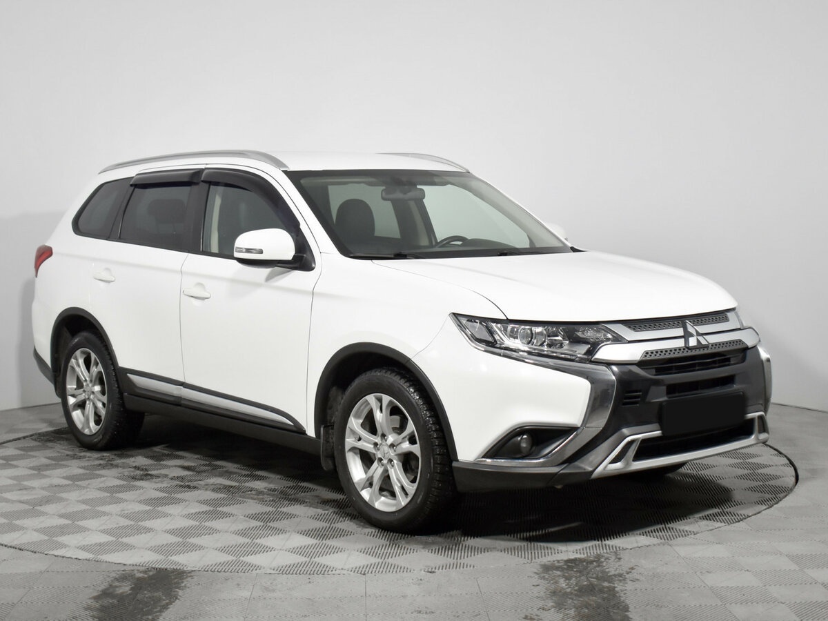 Mitsubishi Outlander с пробегом — 2020 год. Фото: #2