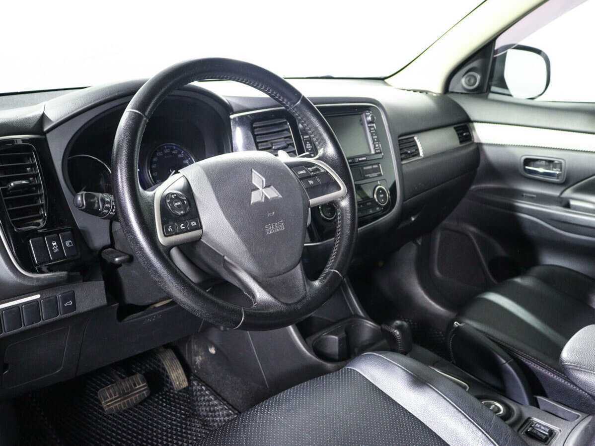 Mitsubishi Outlander с пробегом — 2012 год. Фото: #13