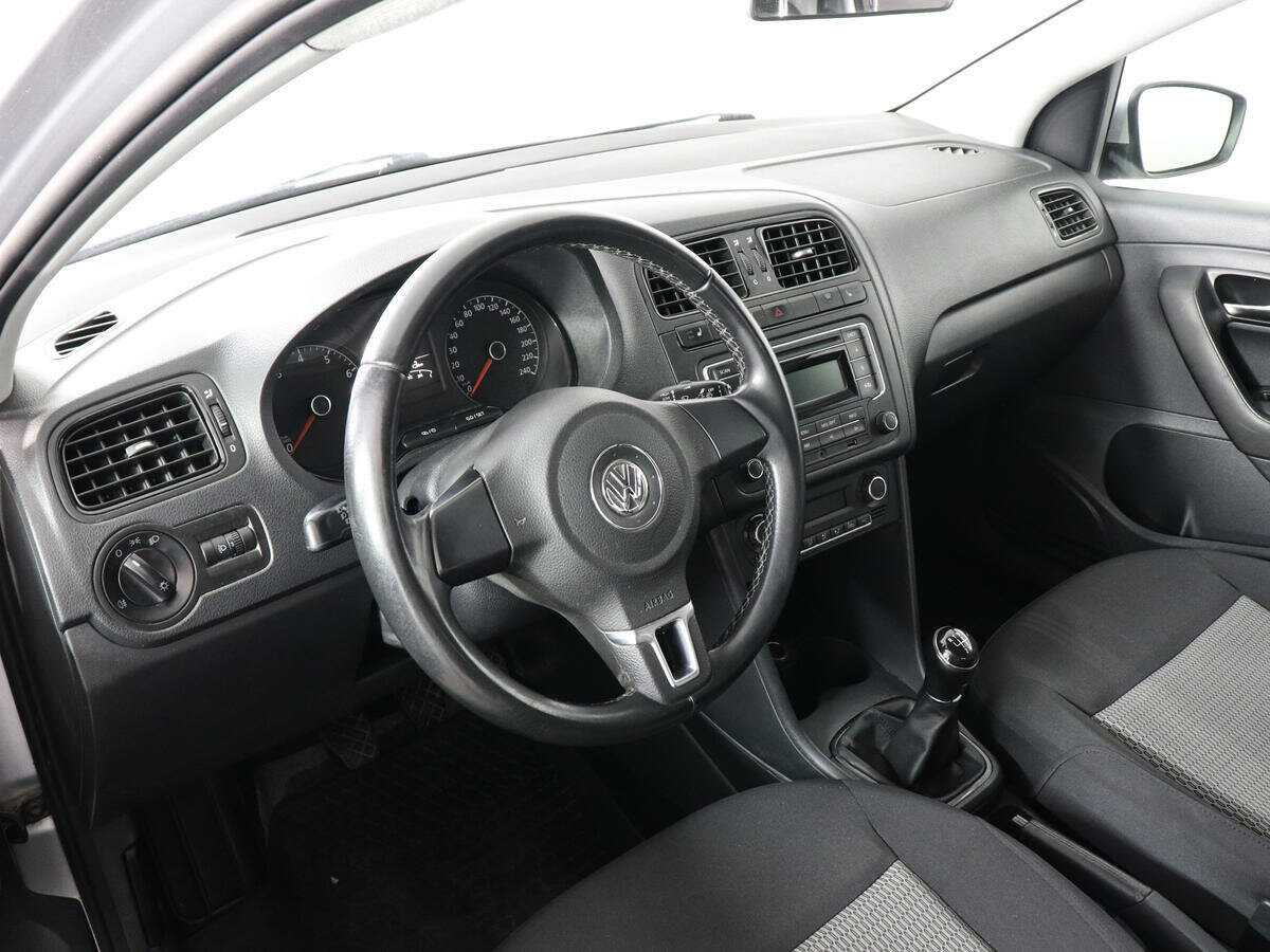 Volkswagen Polo с пробегом — 2015 год. Фото: #8