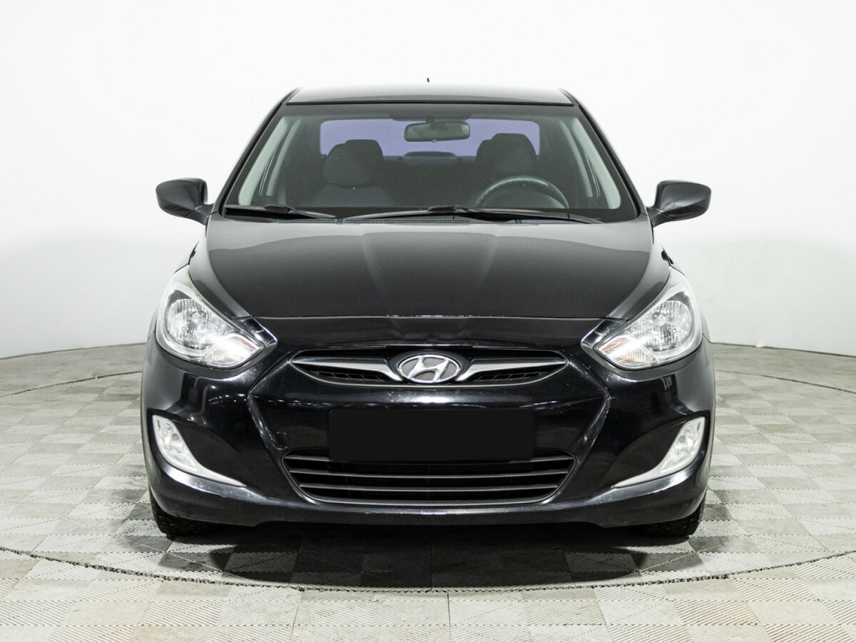 Hyundai Solaris с пробегом — 2012 год. Фото: #1