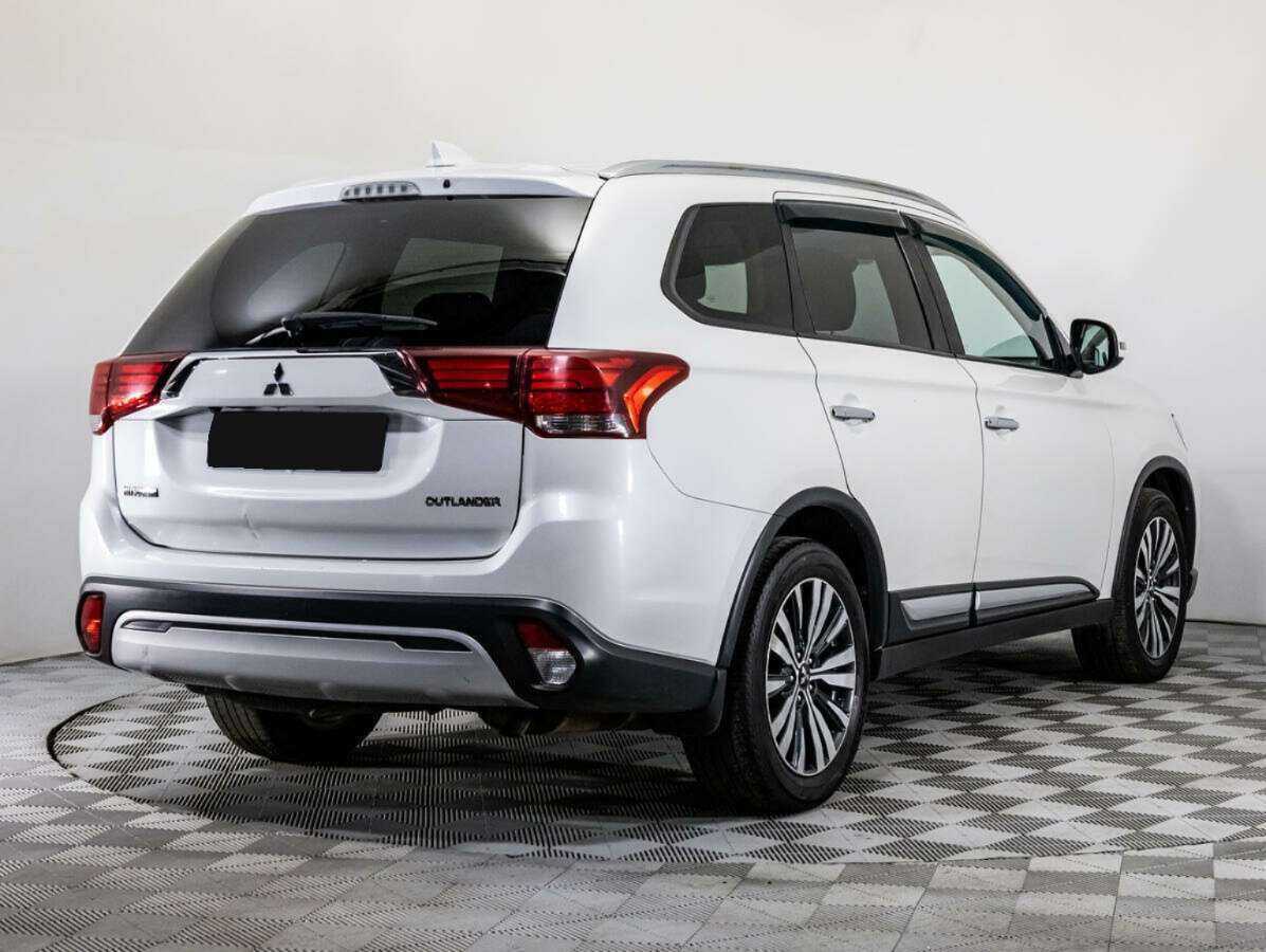 Mitsubishi Outlander с пробегом — 2018 год. Фото: #3