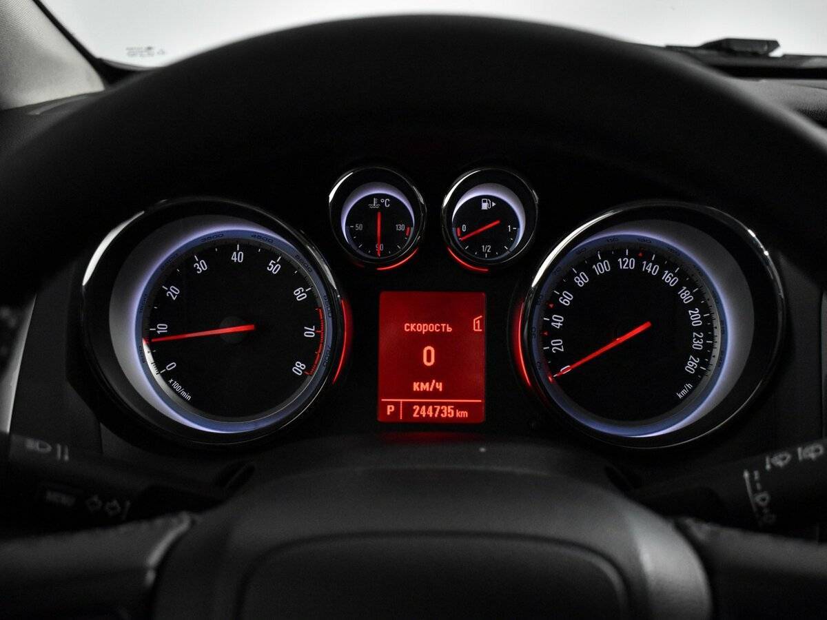 Opel Astra с пробегом — 2013 год. Фото: #14