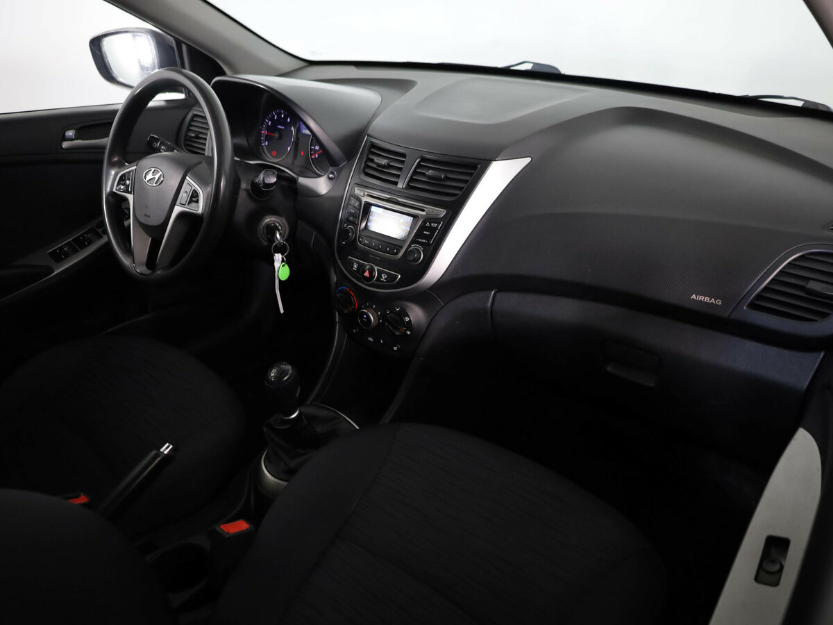 Hyundai Solaris с пробегом — 2016 год. Фото: #14