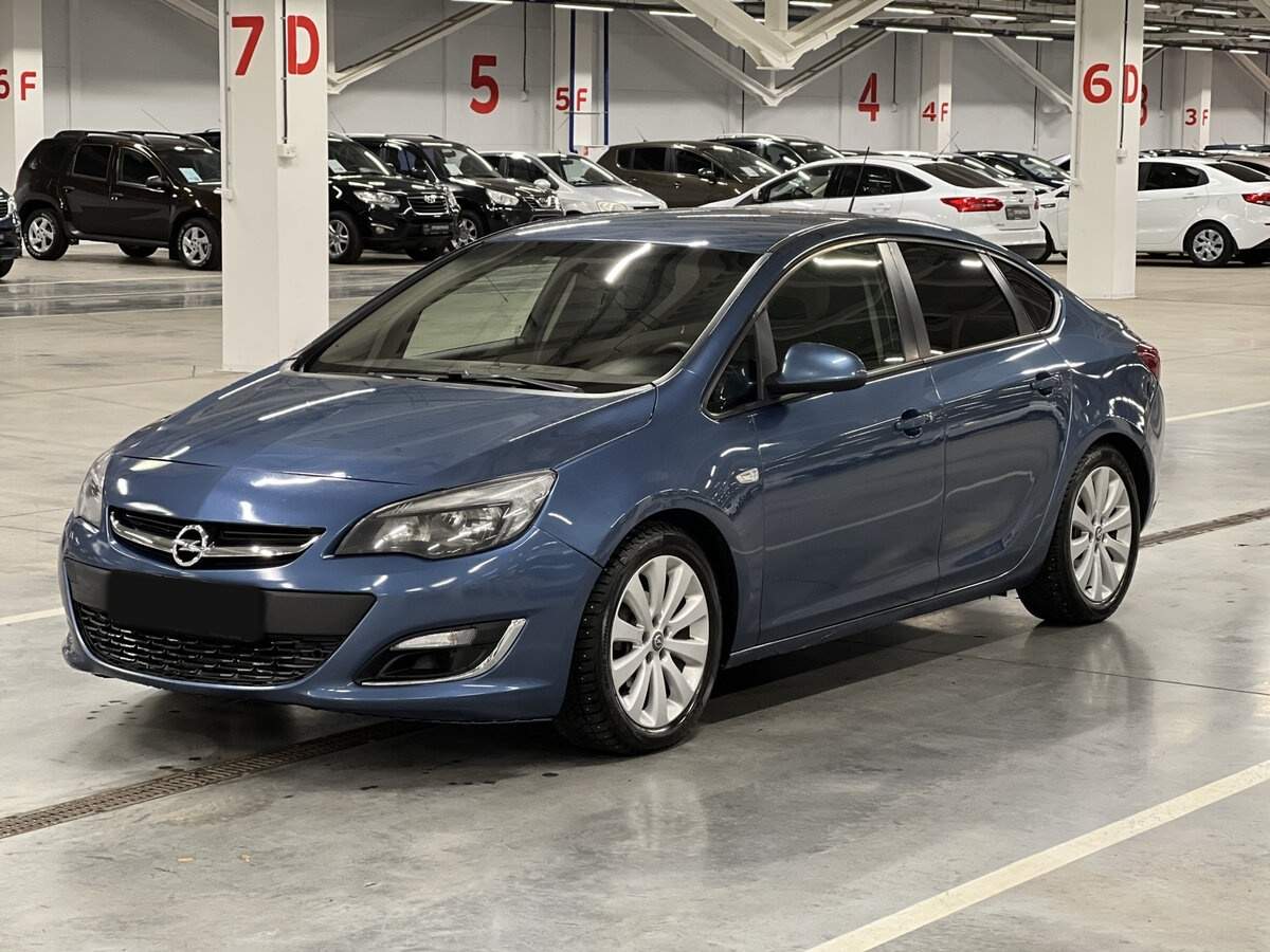 Opel Astra с пробегом — 2013 год. Фото: #0